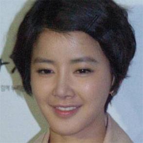 Who is Lee Si-young Dating Now - Boyfriends & Biography (2021)